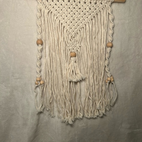 Elegant Beige Macrame Wall Hanging - Picture 2 of 4